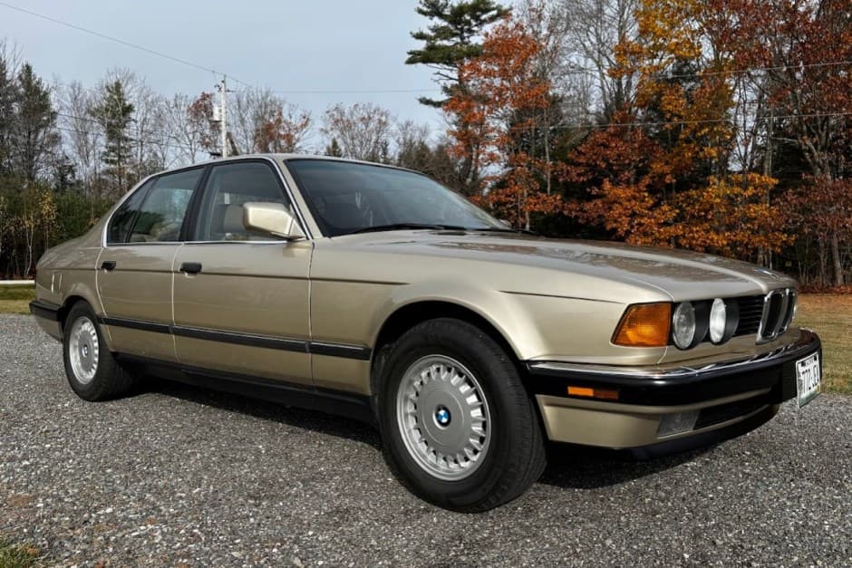 1988 BMW E32 7-Series sold for $7,561