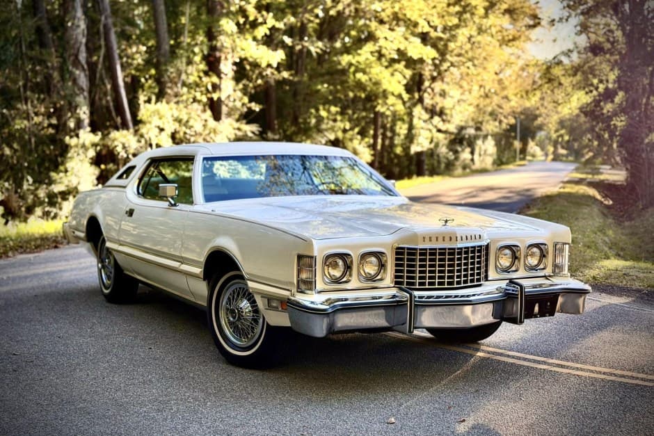 1976 Ford Thunderbird (1972-1976) sold for $16,500
