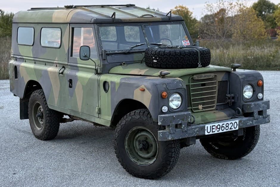1974 Land Rover Series 109 sold for $9,450