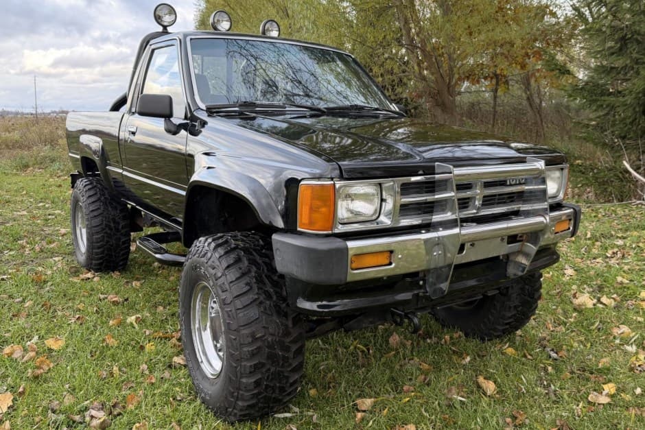 1988 Toyota Pickup (N50/N60/N70 1984-1988) sold for $13,500