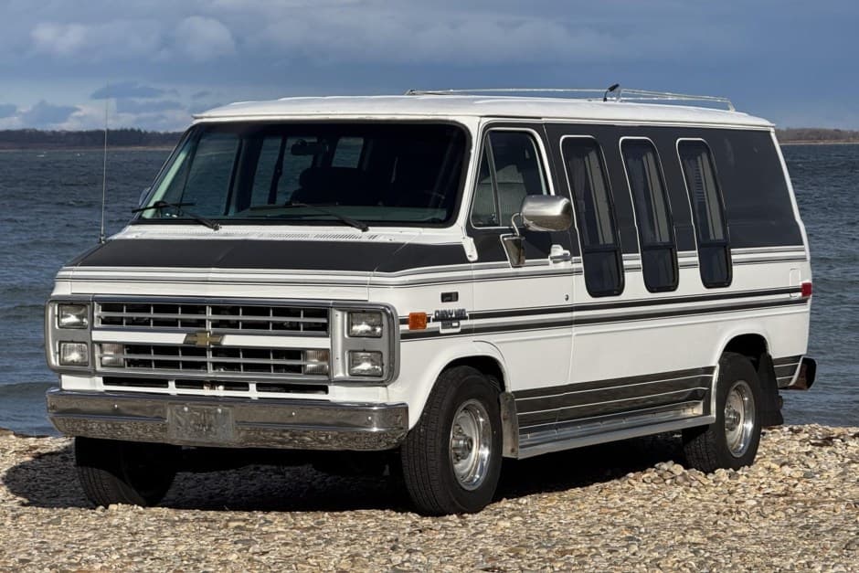 1989 Chevrolet G-Series Van sold for $5,300