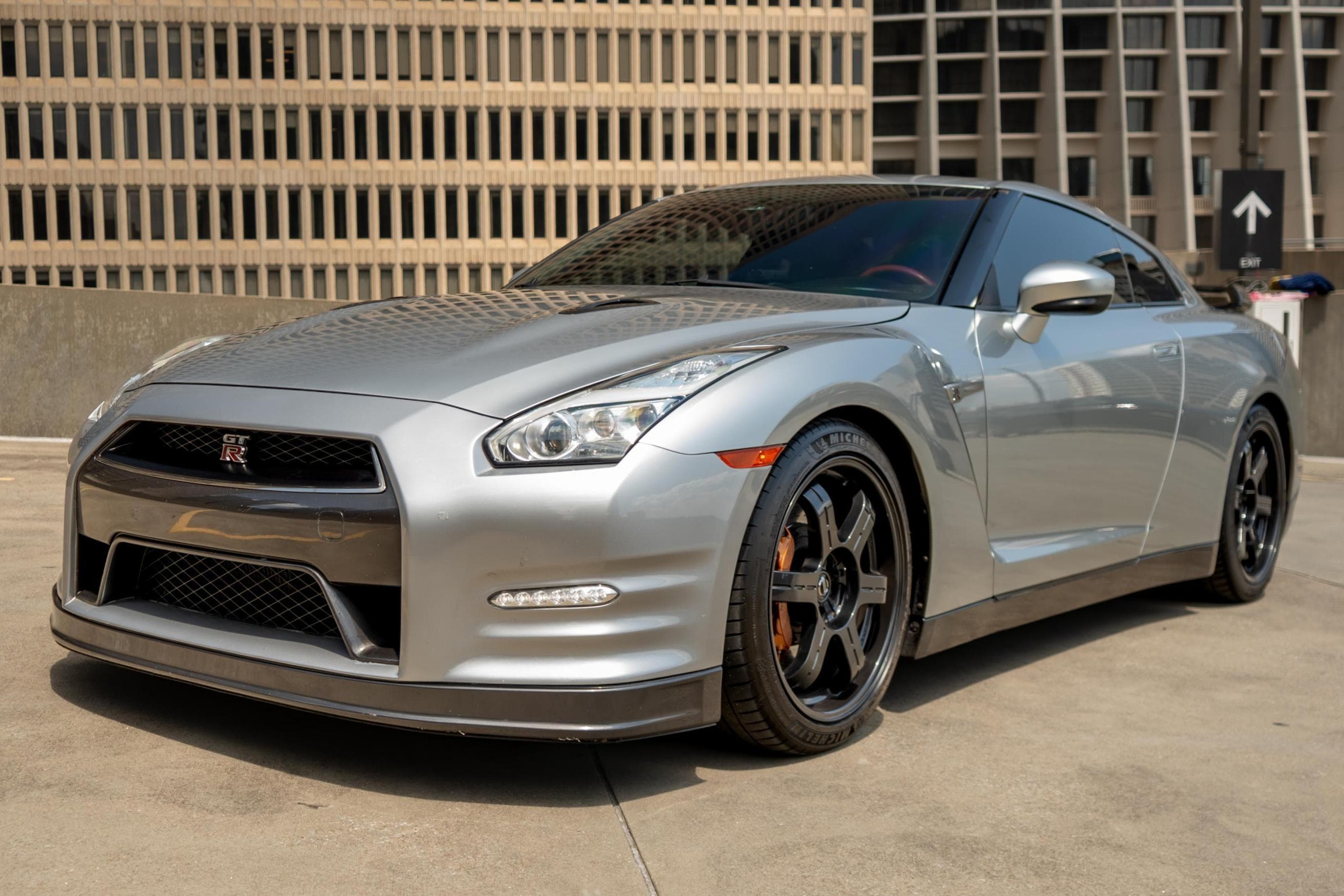 2015 Nissan R35 GT-R sold for $73,000