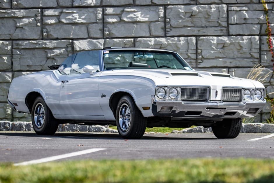 1970 Oldsmobile Cutlass sold for $29,000