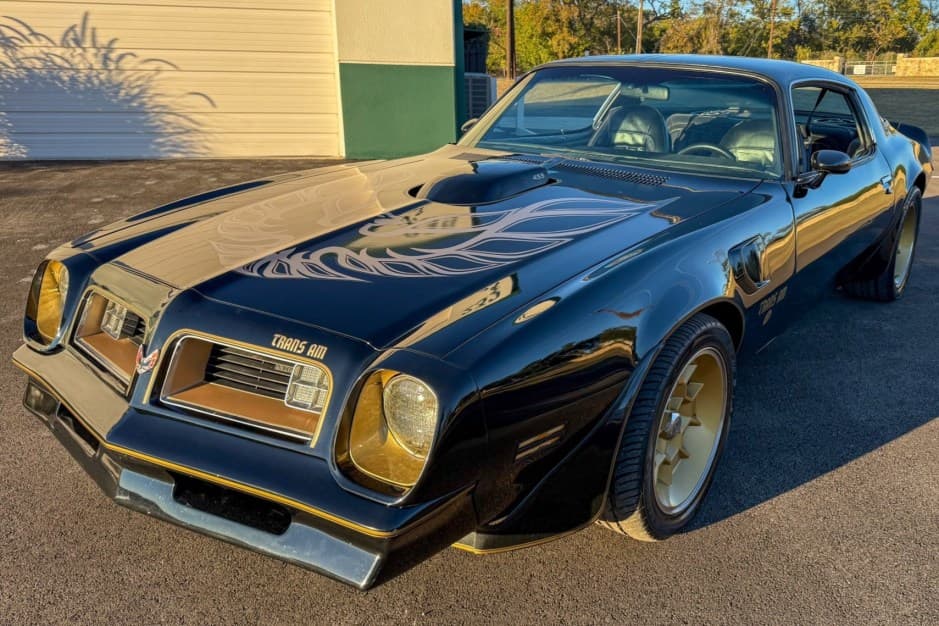 1976 Pontiac Firebird (2nd Generation – 1970-1981) sold for $25,000