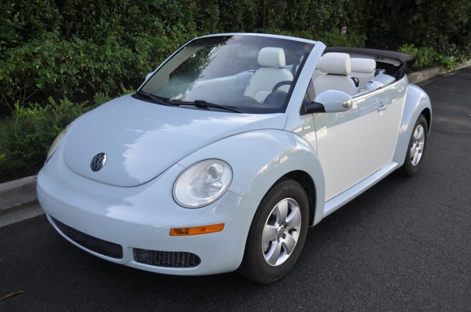 2010 Volkswagen New Beetle (1998-2010) sold for $17,500