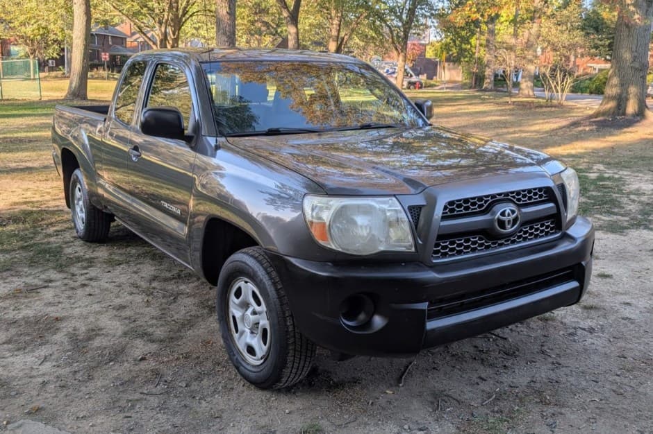 2010 Toyota Tacoma (N2X0 2005-2015) sold for $11,000