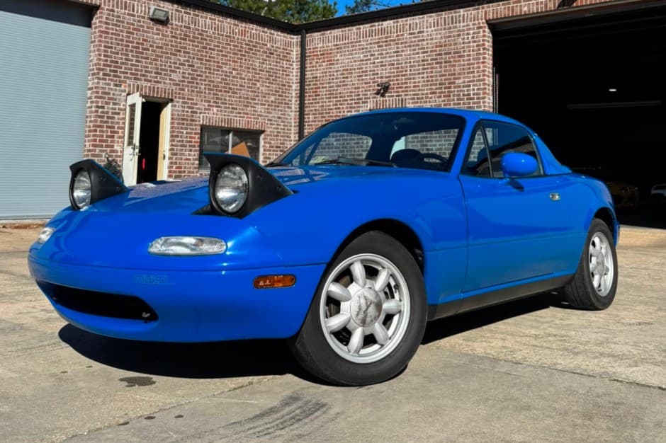 1990 Mazda NA MX-5 Miata sold for $10,500
