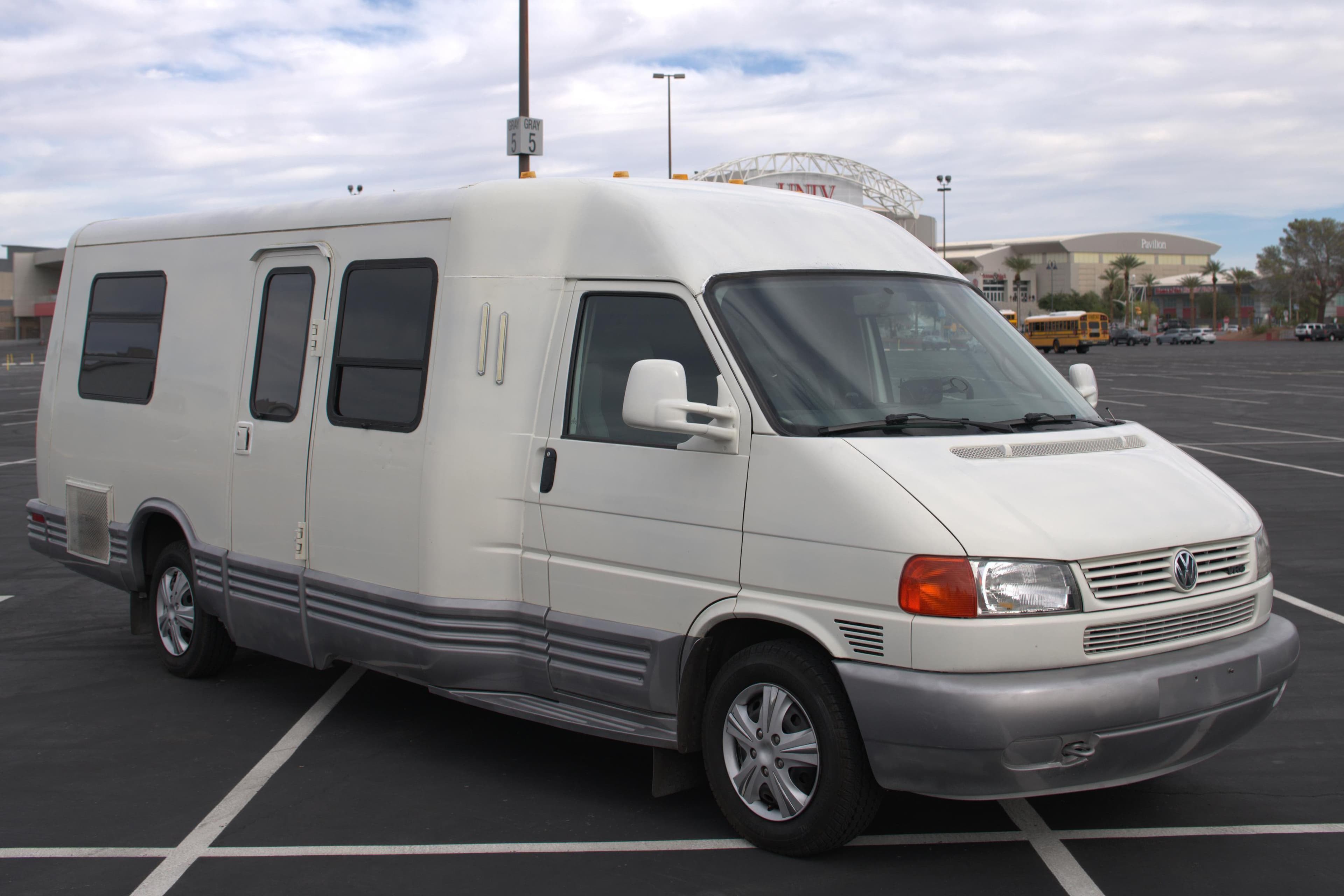 1997 Volkswagen Eurovan sold for $7,088