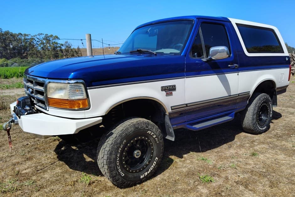1996 Ford Bronco 4th-5th Generations 1987-1996 sold for $9,600