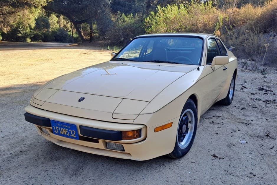 1983 Porsche 944 sold for $7,100
