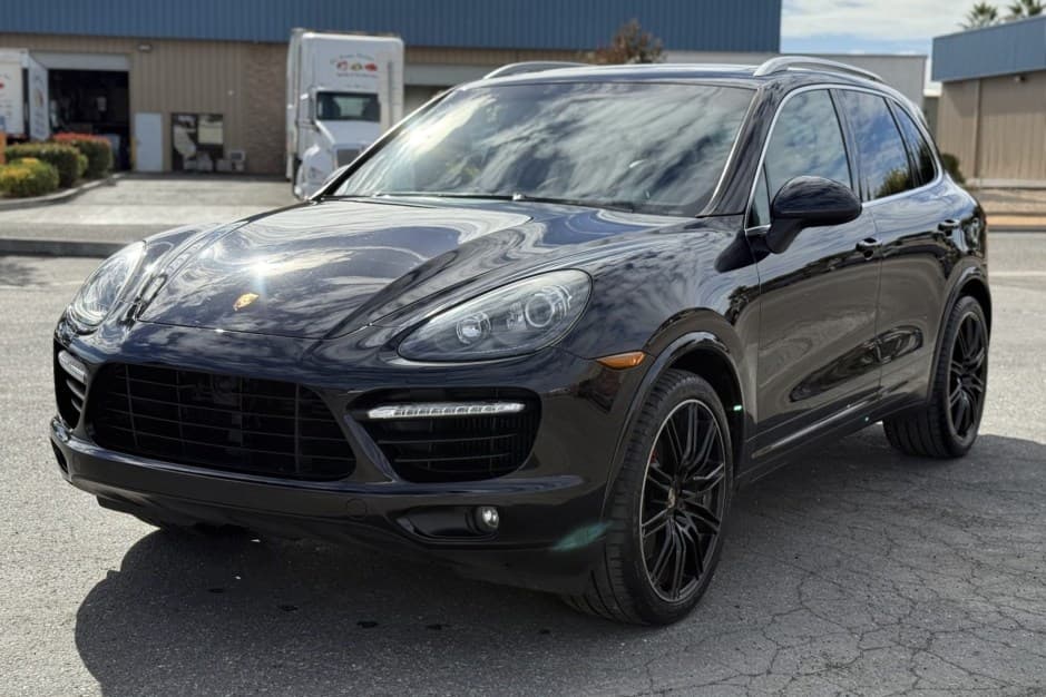 2013 Porsche 958 Cayenne (2011-2018) sold for $15,000