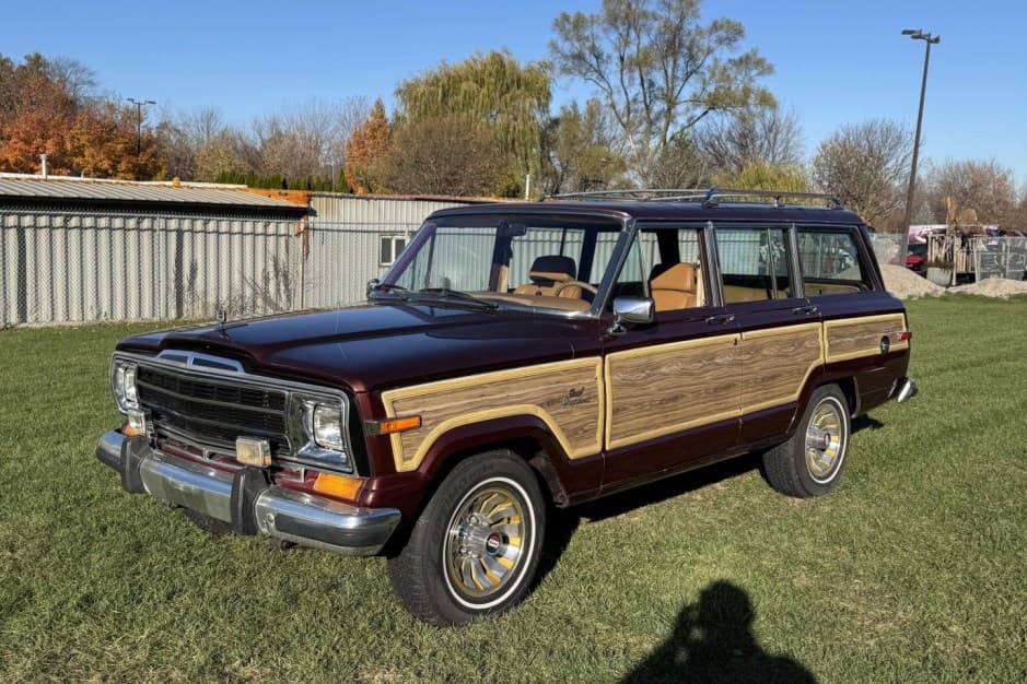 1986 Jeep SJ Grand Wagoneer sold for $17,000
