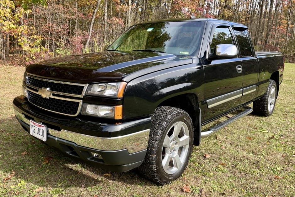 2007 Chevrolet Silverado GMT800 (1999-2007) sold for $19,250