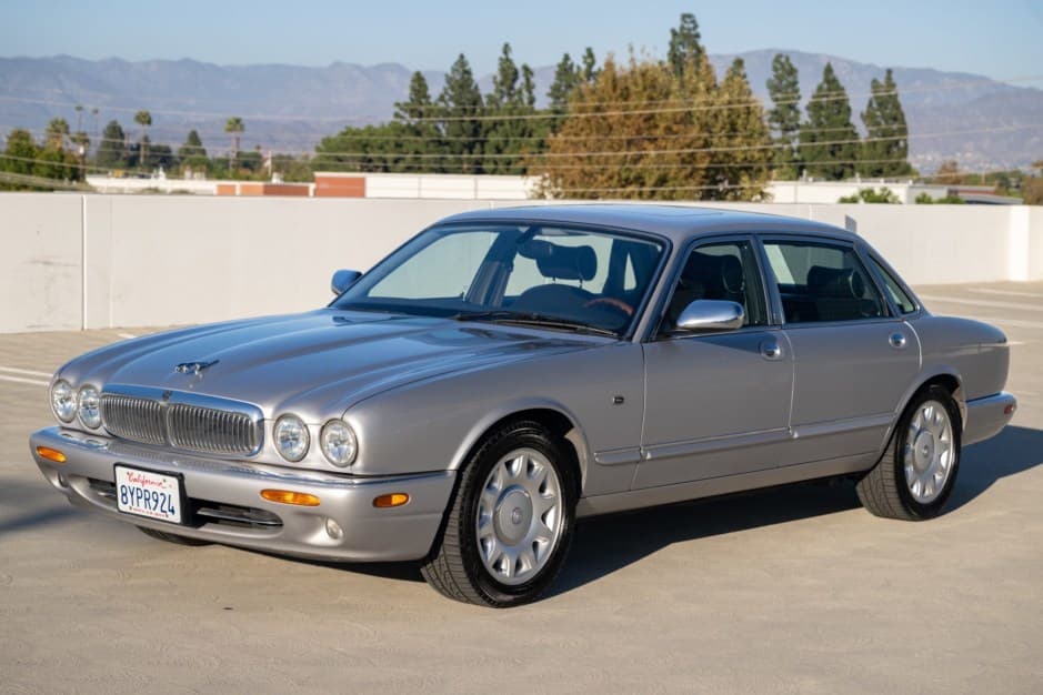 2003 Jaguar X308 XJ (1998-2003) sold for $11,825
