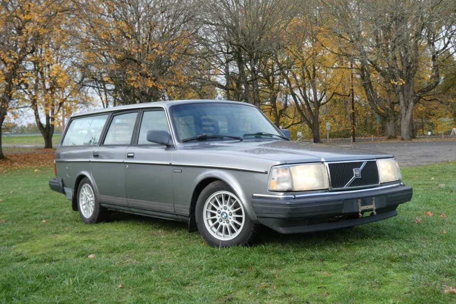 1991 Volvo 240 sold for $8,008