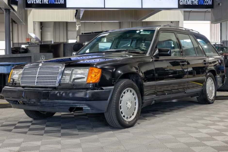 1989 Mercedes-Benz W124 E-Class sold for $2,000