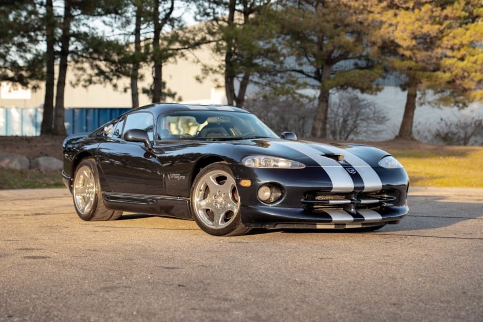 2001 Dodge Viper SR II (1996-2002) sold for $64,000