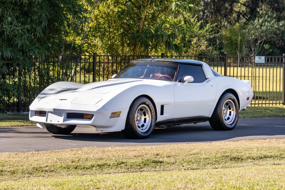 1981 Chevrolet Corvette C3 sold for $8,100