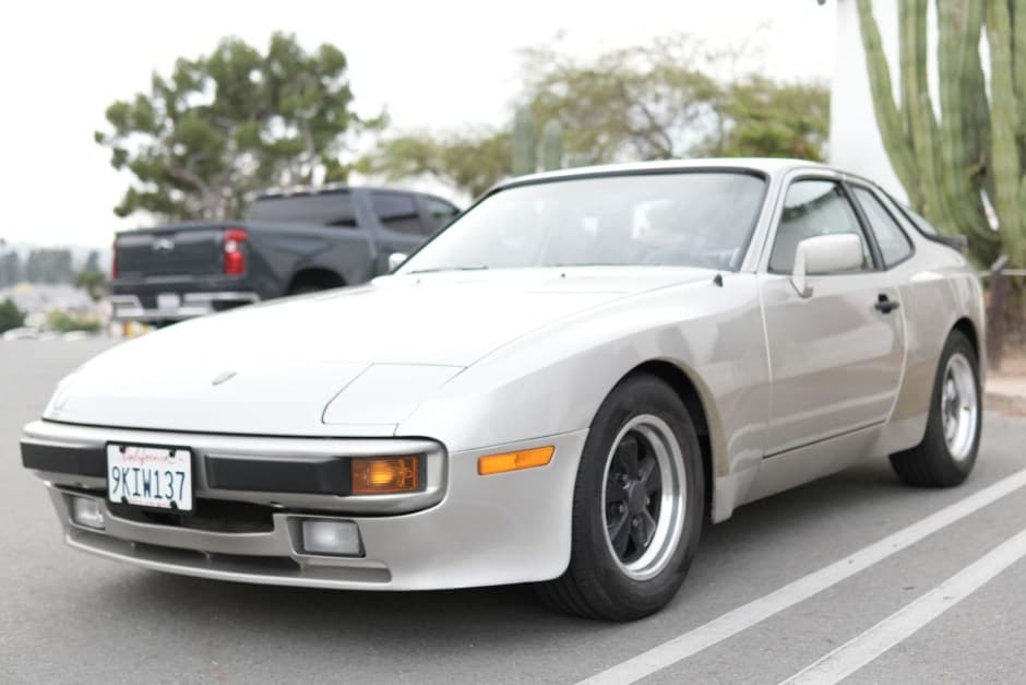 1984 Porsche 944 sold for $7,600
