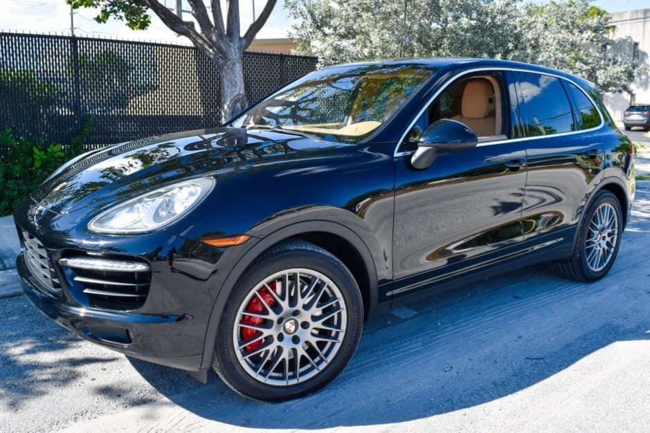 2011 Porsche 958 Cayenne (2011-2018) sold for $15,000