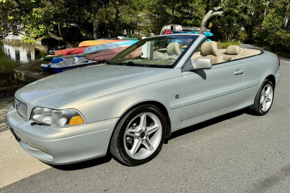 2001 Volvo C70 sold for $5,700