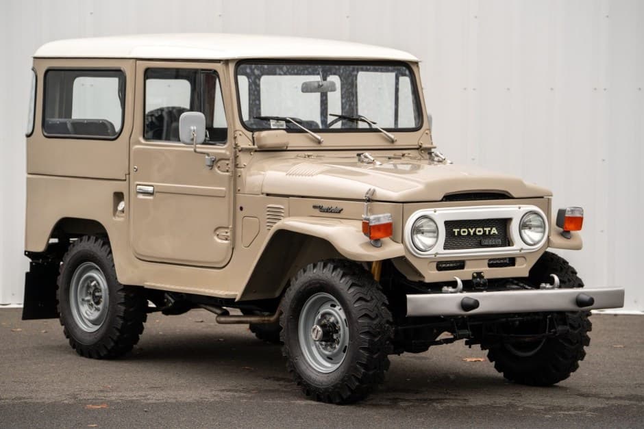 1976 Toyota Land Cruiser FJ40 sold for $17,000