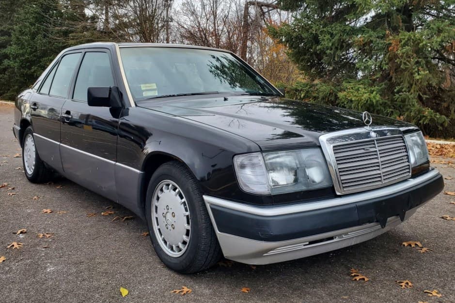 1993 Mercedes-Benz W124 E-Class sold for $5,000