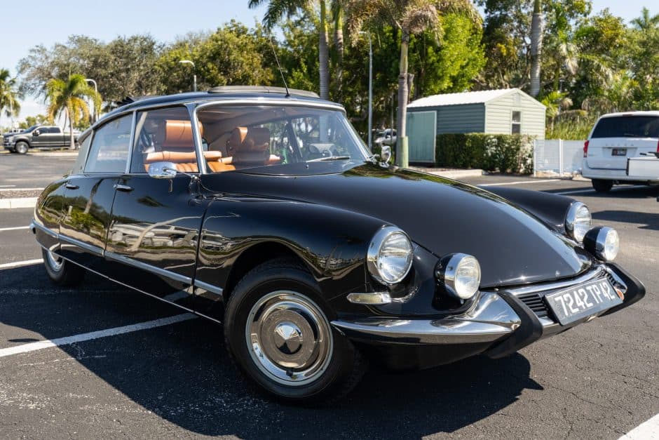 1967 Citroen DS sold for $44,250