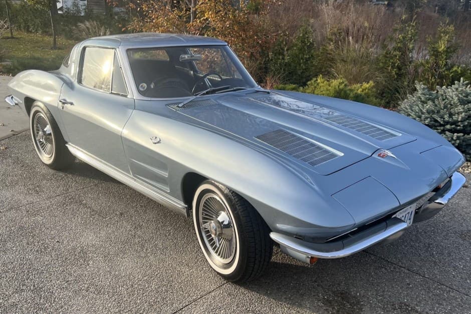 1963 Chevrolet Corvette C2 sold for $161,000
