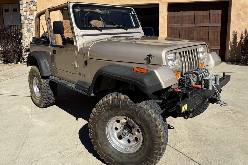 1994 Jeep Wrangler YJ (1987-1995) sold for $14,000