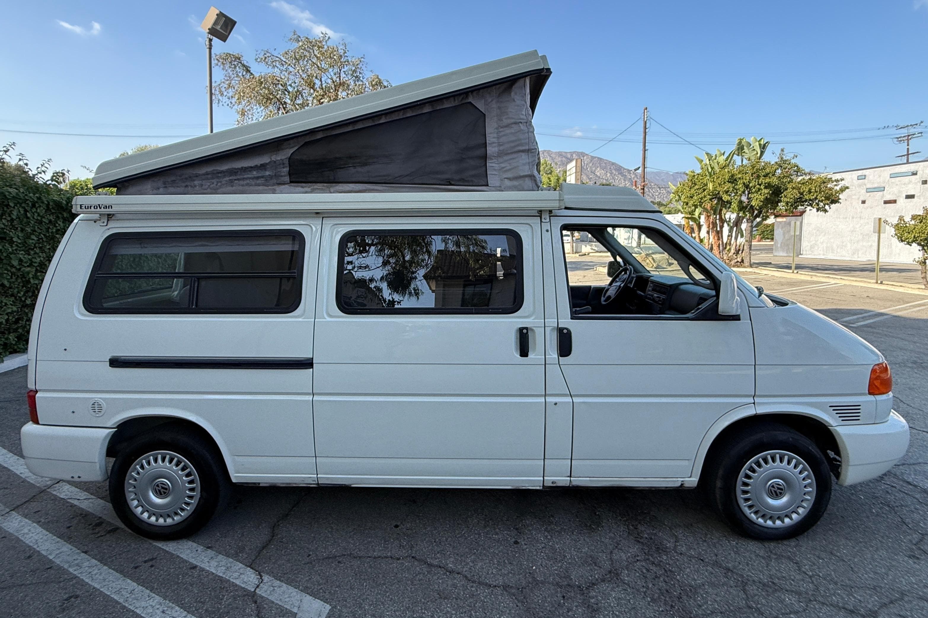 1999 Volkswagen Eurovan sold for $12,100