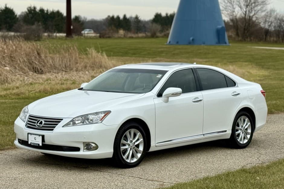 2011 Lexus ES sold for $20,750