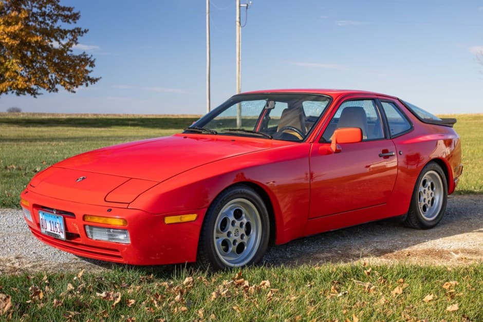 1986 Porsche 944 Turbo sold for $17,450