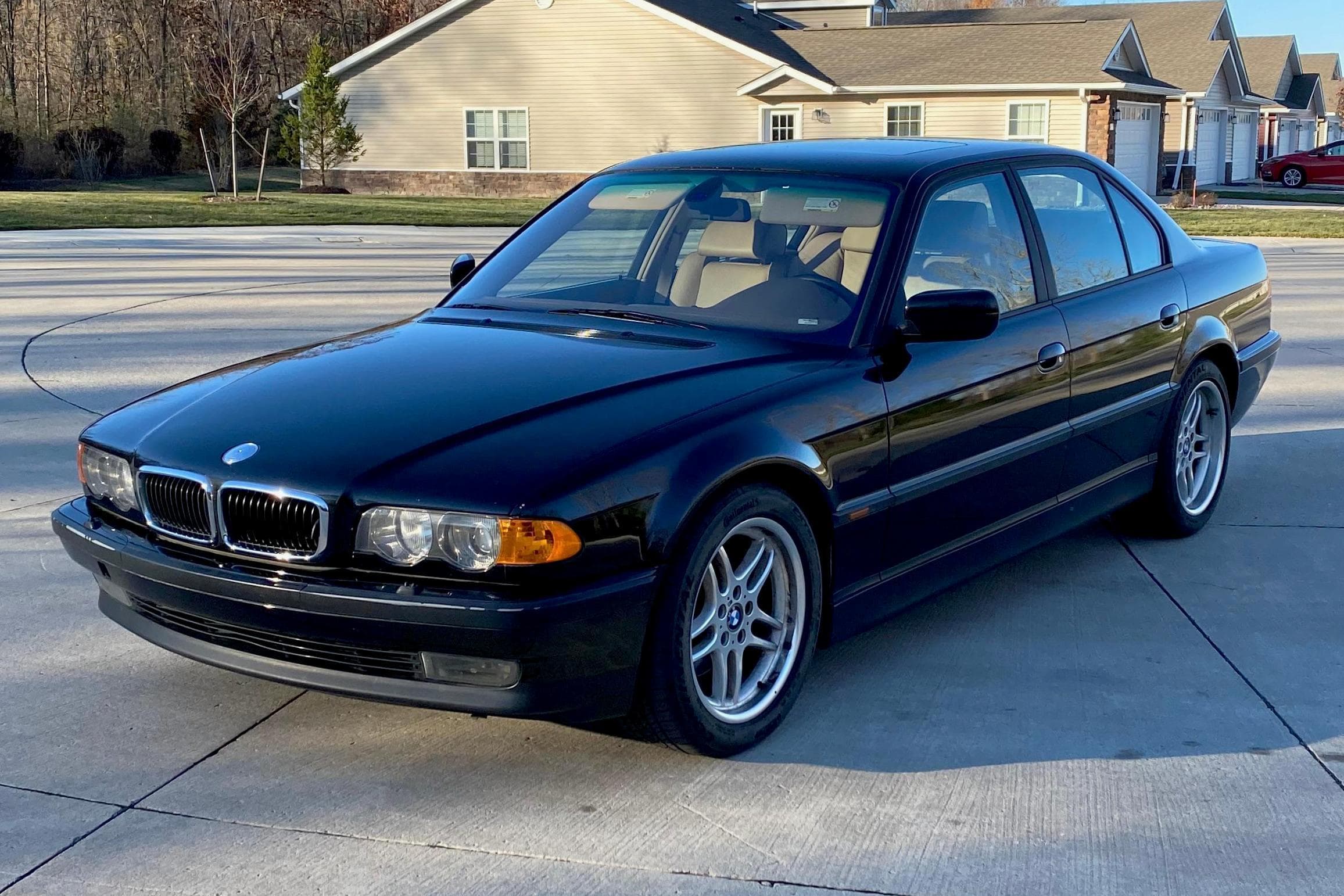 2000 BMW 7 Series sold for $7,300