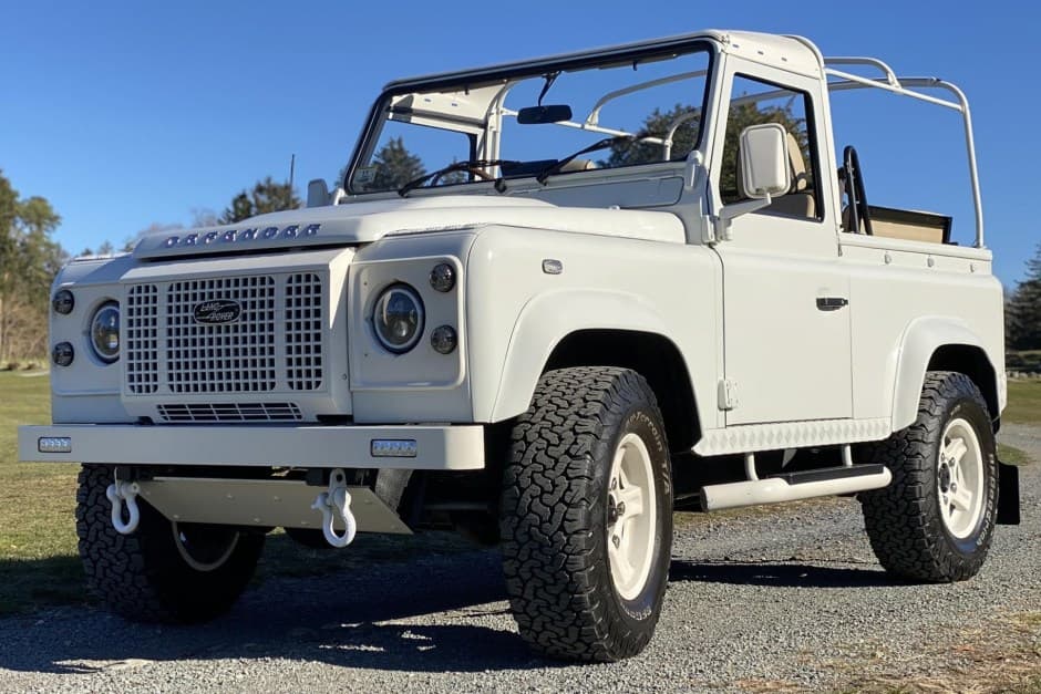 1999 Land Rover 90 / Defender 90 (Euro Spec) sold for $35,000