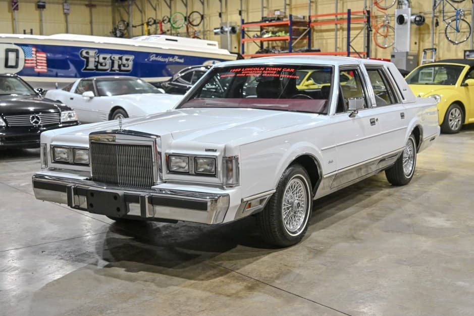 1988 Lincoln Town Car sold for $8,000