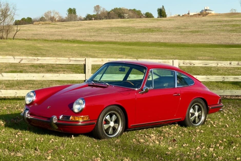 1967 Porsche SWB 911 (1965-1968) sold for $125,000