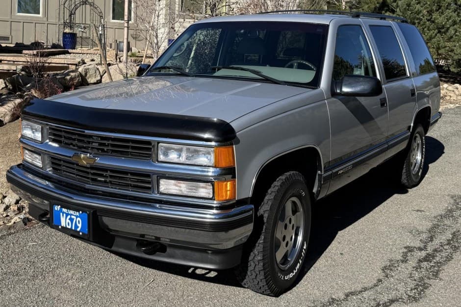 1995 Chevrolet Tahoe GMT400 sold for $23,788