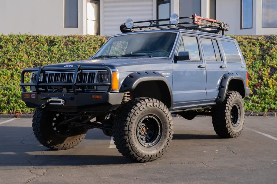 1990 Jeep XJ Cherokee sold for $6,750