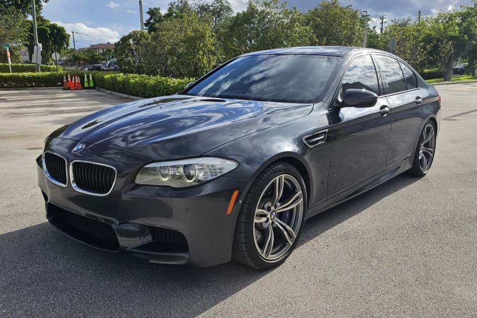 2013 BMW F10 M5 sold for $23,100