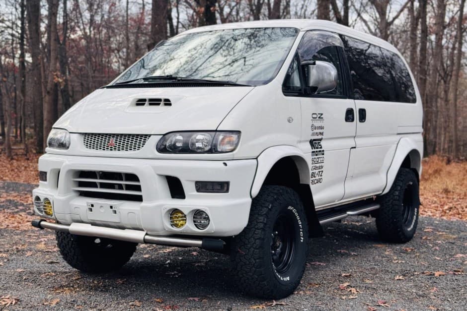 1999 Mitsubishi Delica sold for $10,250