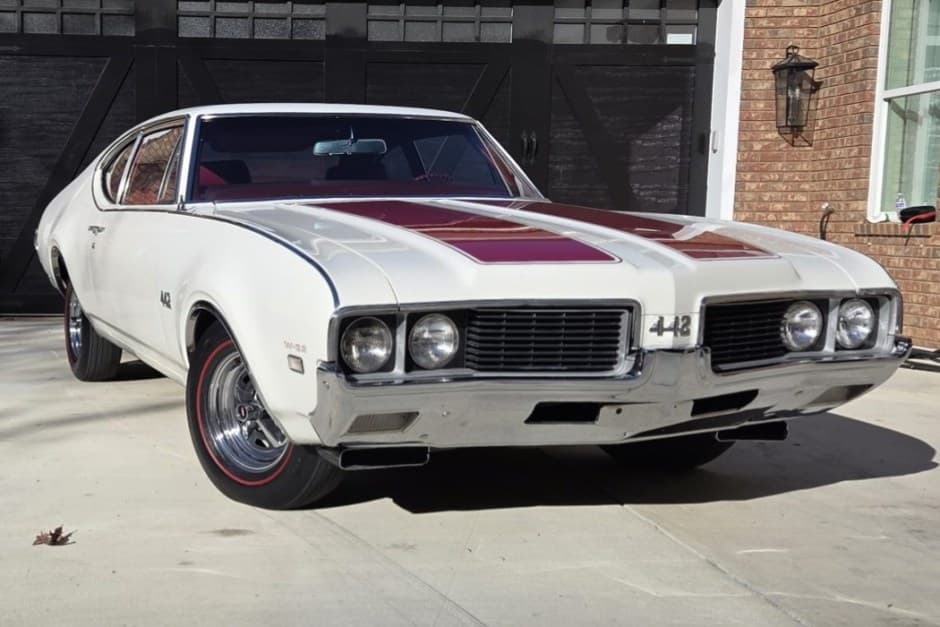 1969 Oldsmobile 442 sold for $53,800