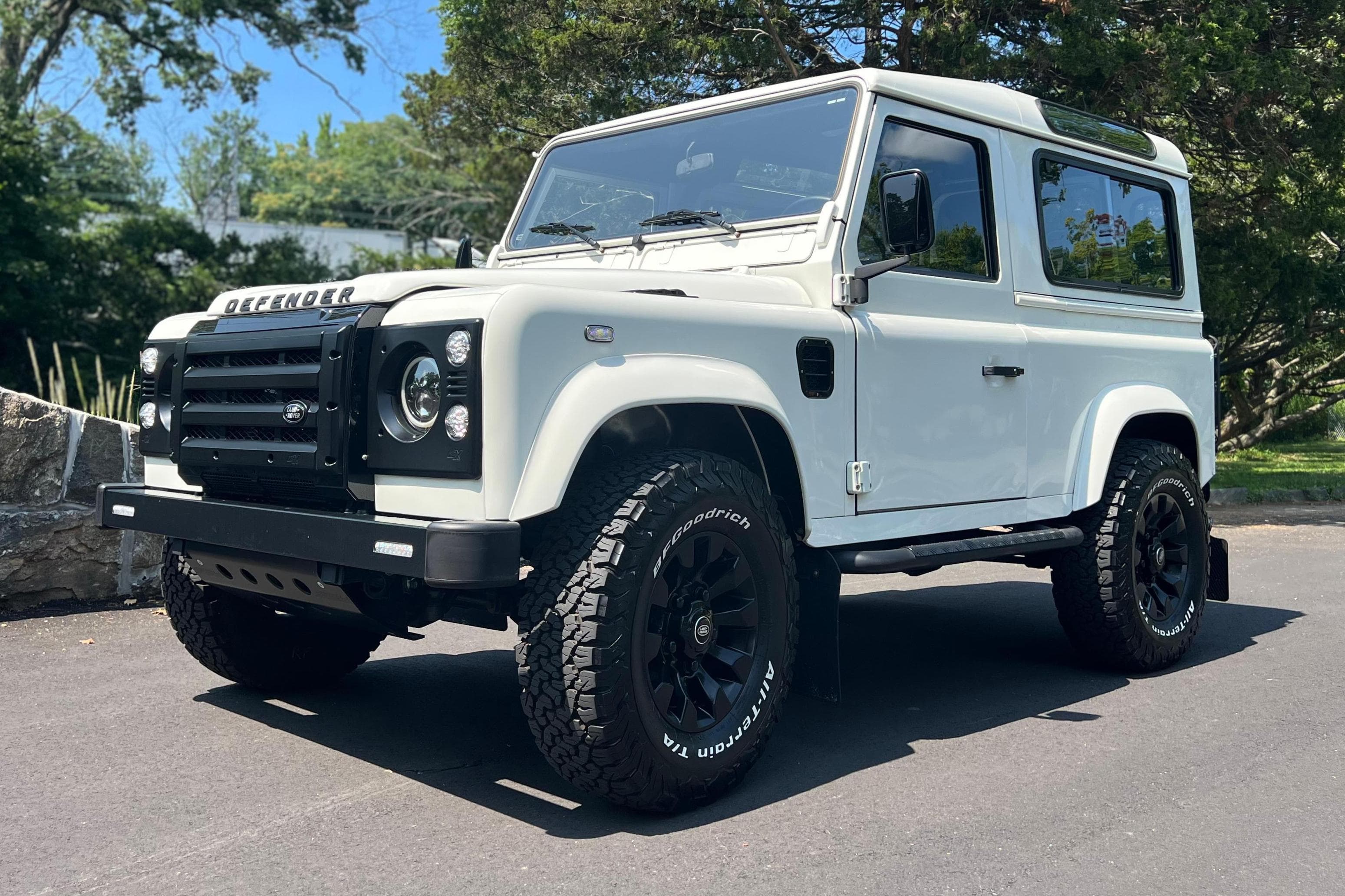1992 Land Rover Defender sold for $48,250