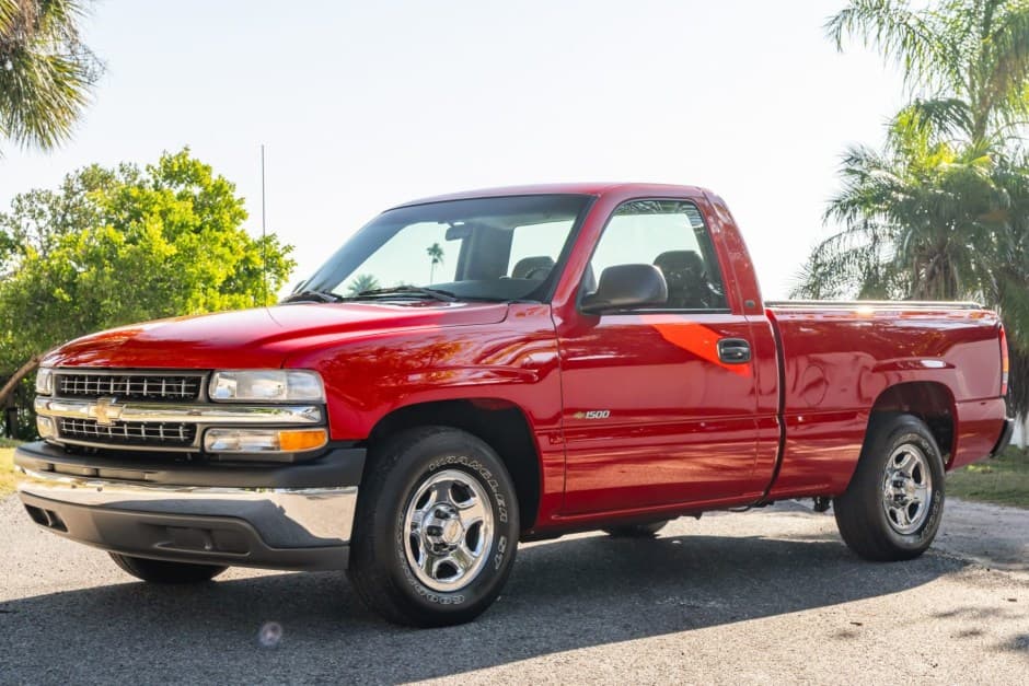 2001 Chevrolet Silverado GMT800 (1999-2007) sold for $26,050
