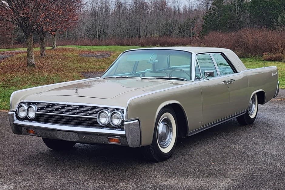 1962 Lincoln Continental (1961-1969) sold for $24,000