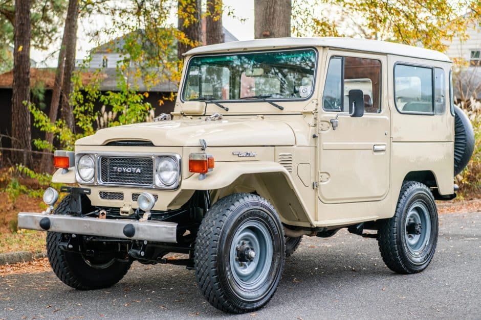 1983 Toyota Land Cruiser FJ40 sold for $14,500