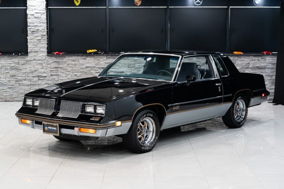 1985 Oldsmobile 442 sold for $24,250