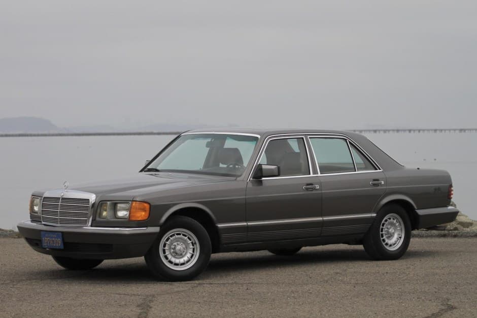 1985 Mercedes-Benz W126 S-Class sold for $9,100