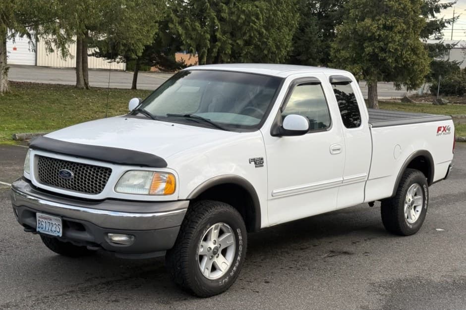 2002 Ford F-150 (1997-2004) sold for $11,100