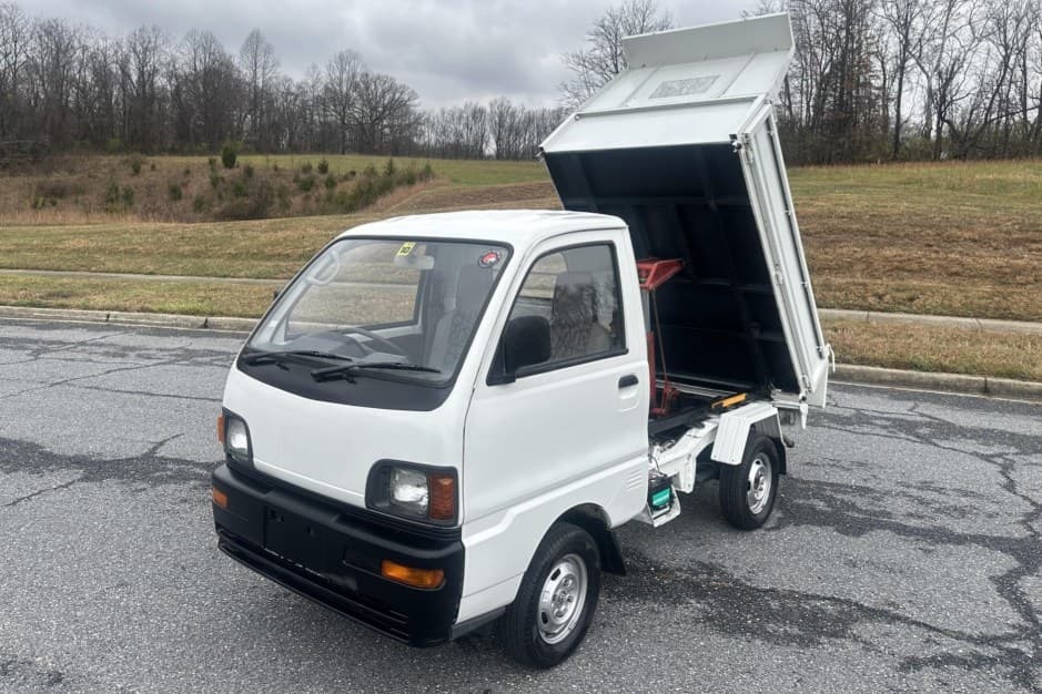 1995 Mitsubishi Minicab sold for $8,100